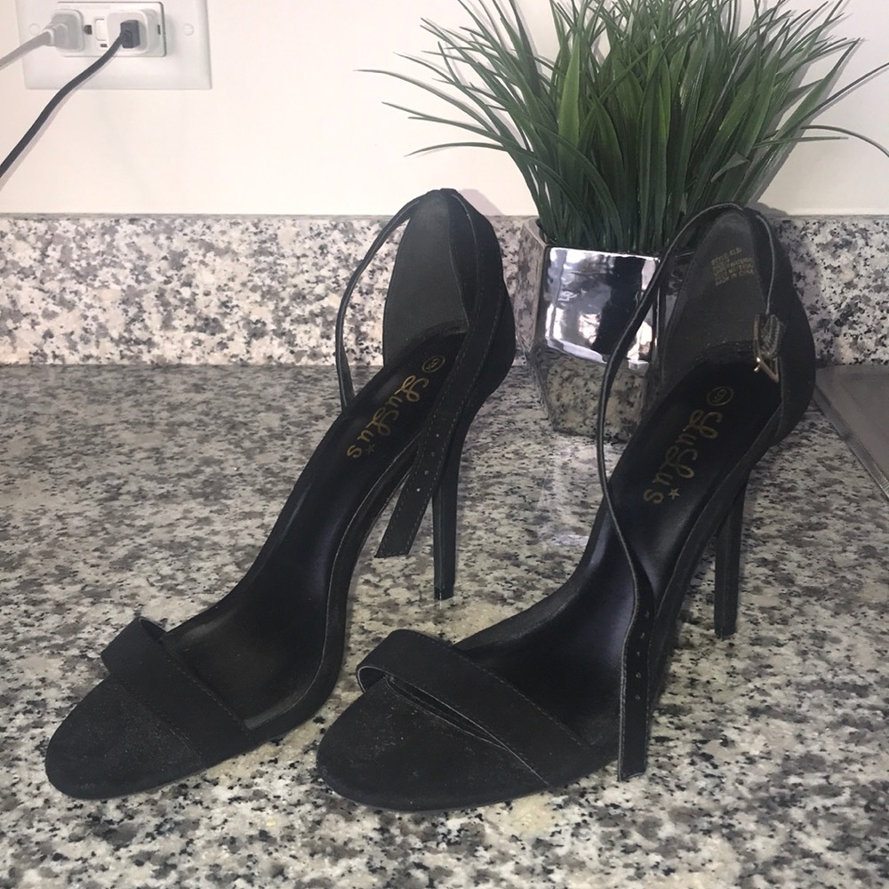 NWOT Lulus heels